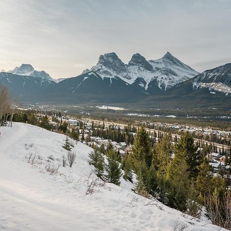 A Bear And Bison Country Inn Canmore Exteriör bild