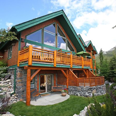 A Bear And Bison Country Inn Canmore Exteriör bild