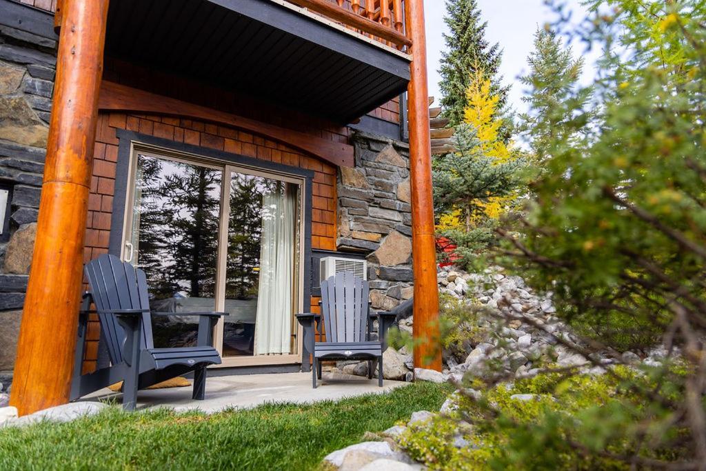 A Bear And Bison Country Inn Canmore Exteriör bild