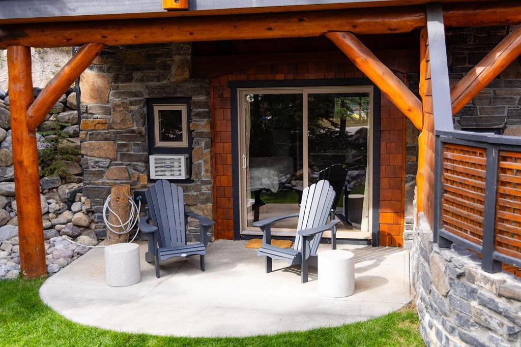 A Bear And Bison Country Inn Canmore Exteriör bild