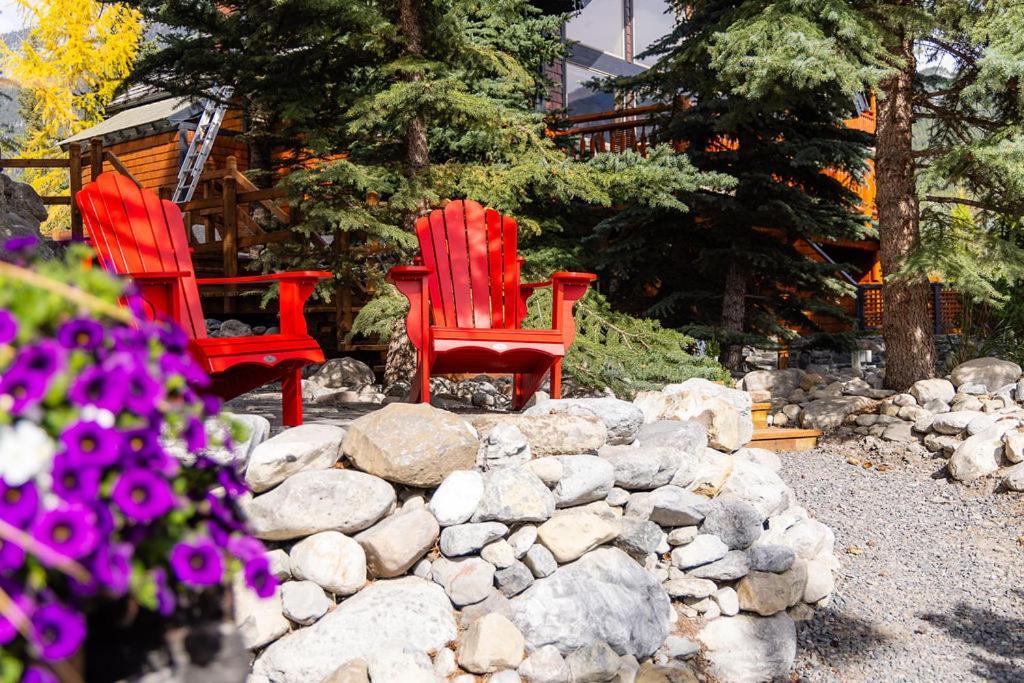 A Bear And Bison Country Inn Canmore Exteriör bild