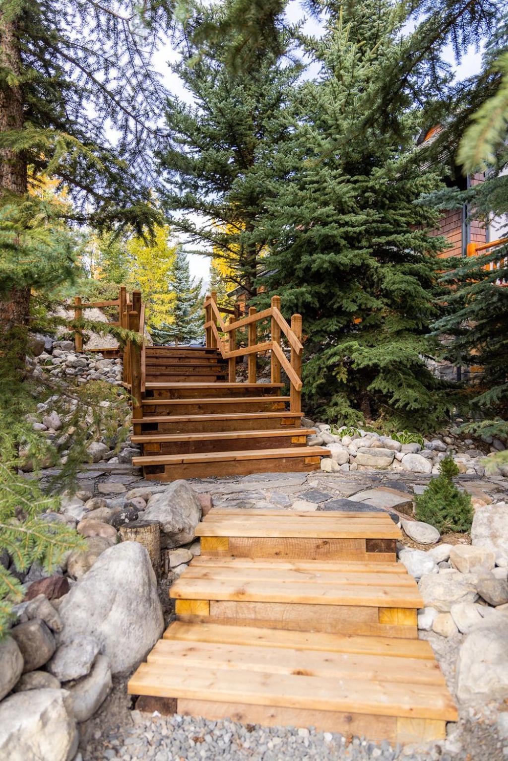 A Bear And Bison Country Inn Canmore Exteriör bild