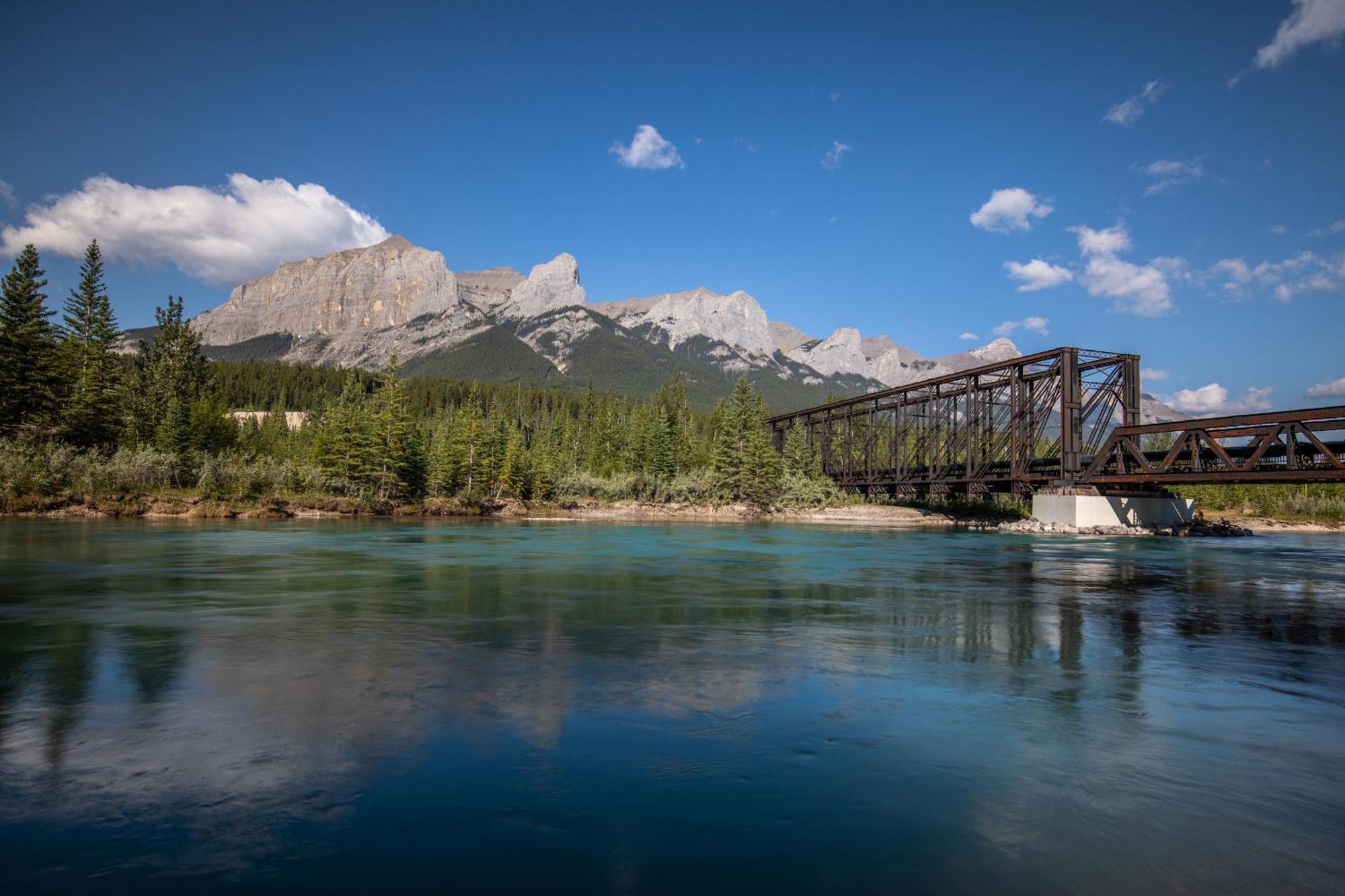 A Bear And Bison Country Inn Canmore Exteriör bild