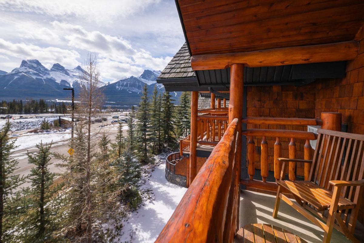A Bear And Bison Country Inn Canmore Exteriör bild