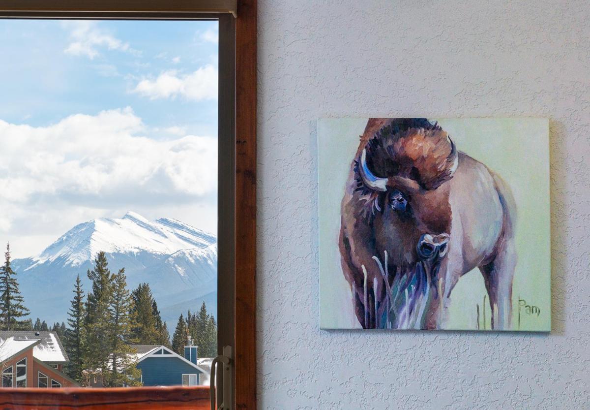 A Bear And Bison Country Inn Canmore Exteriör bild
